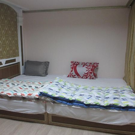 Moiri Guesthouse Yeosu Extérieur photo