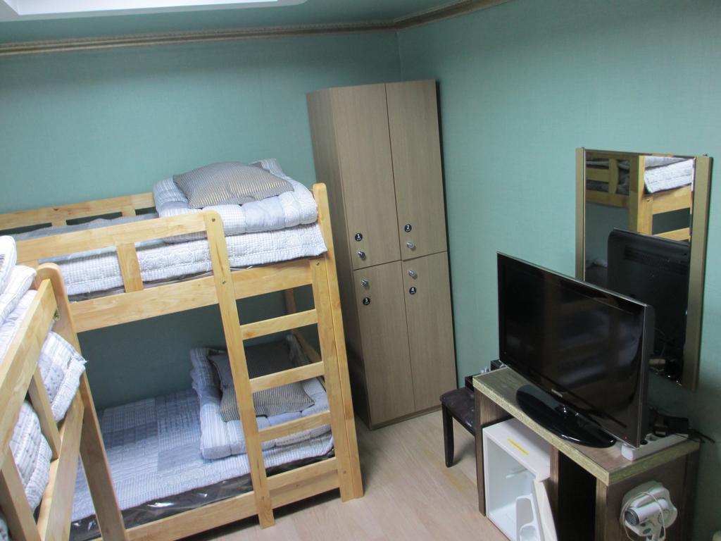 Moiri Guesthouse Yeosu Extérieur photo