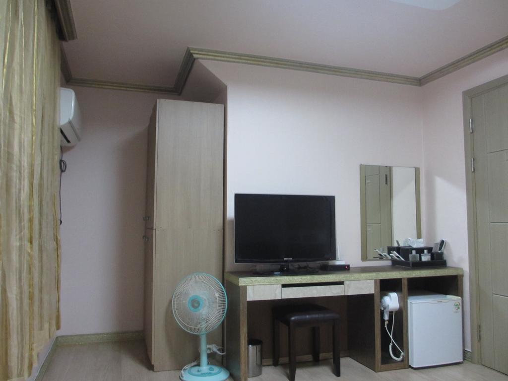 Moiri Guesthouse Yeosu Extérieur photo