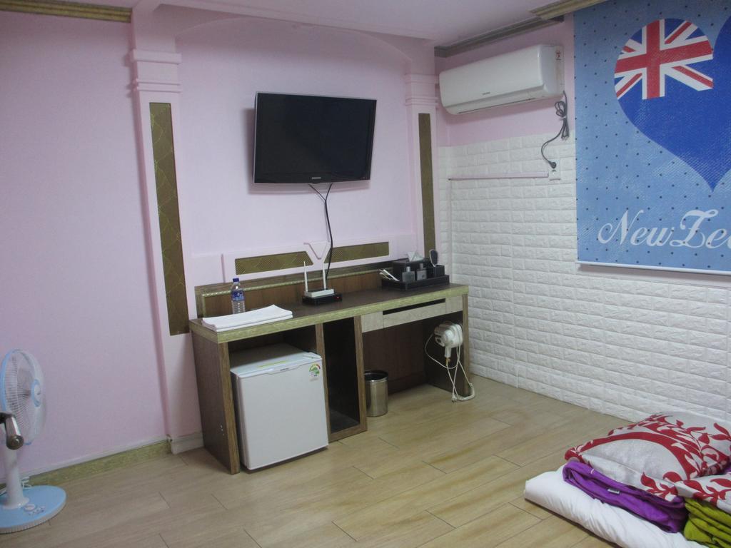 Moiri Guesthouse Yeosu Extérieur photo