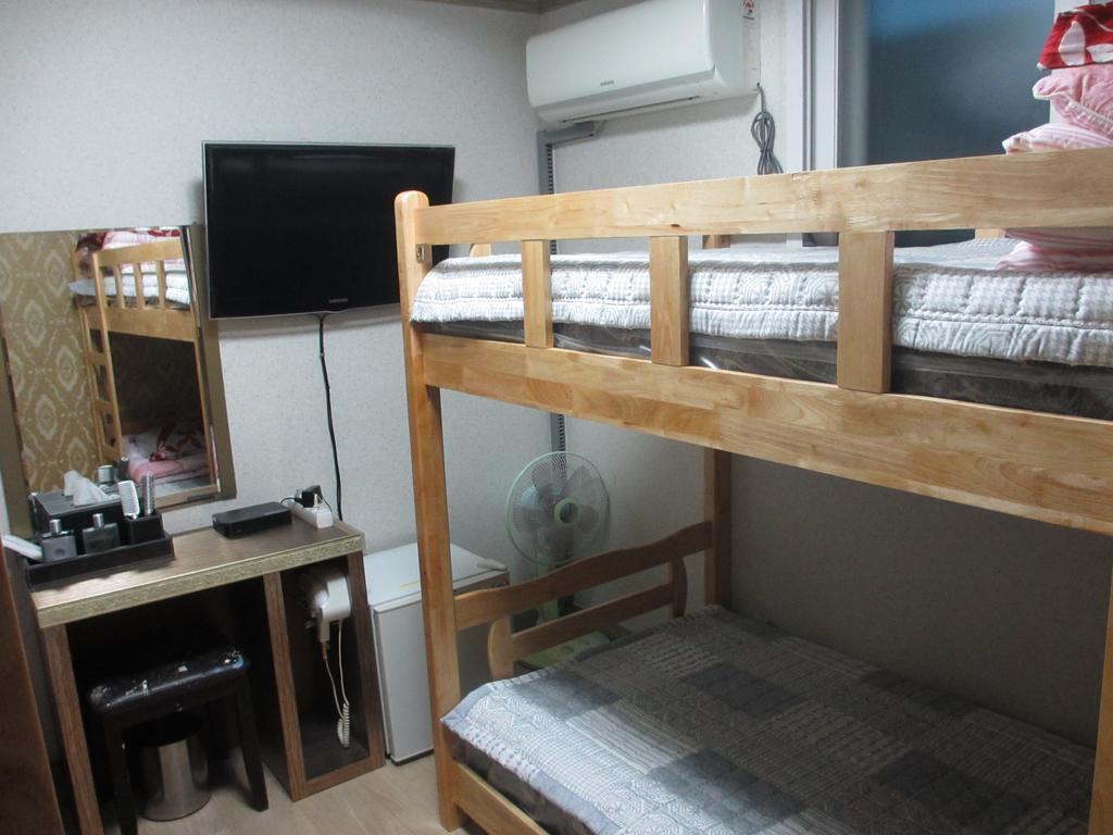 Moiri Guesthouse Yeosu Extérieur photo